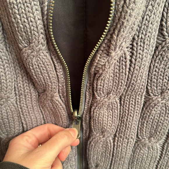 Men’s Sweater Vest - Picture 5 of 7